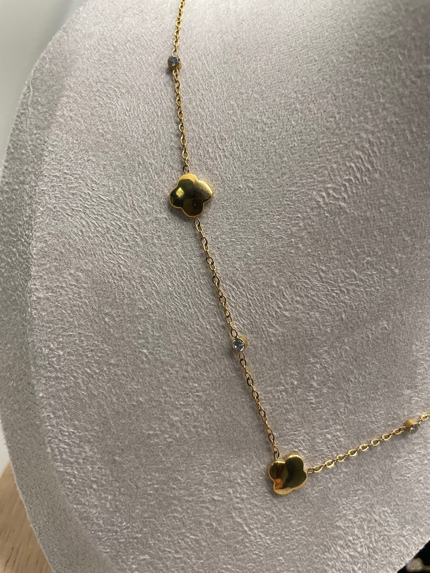 Lucky Flower Plate necklace