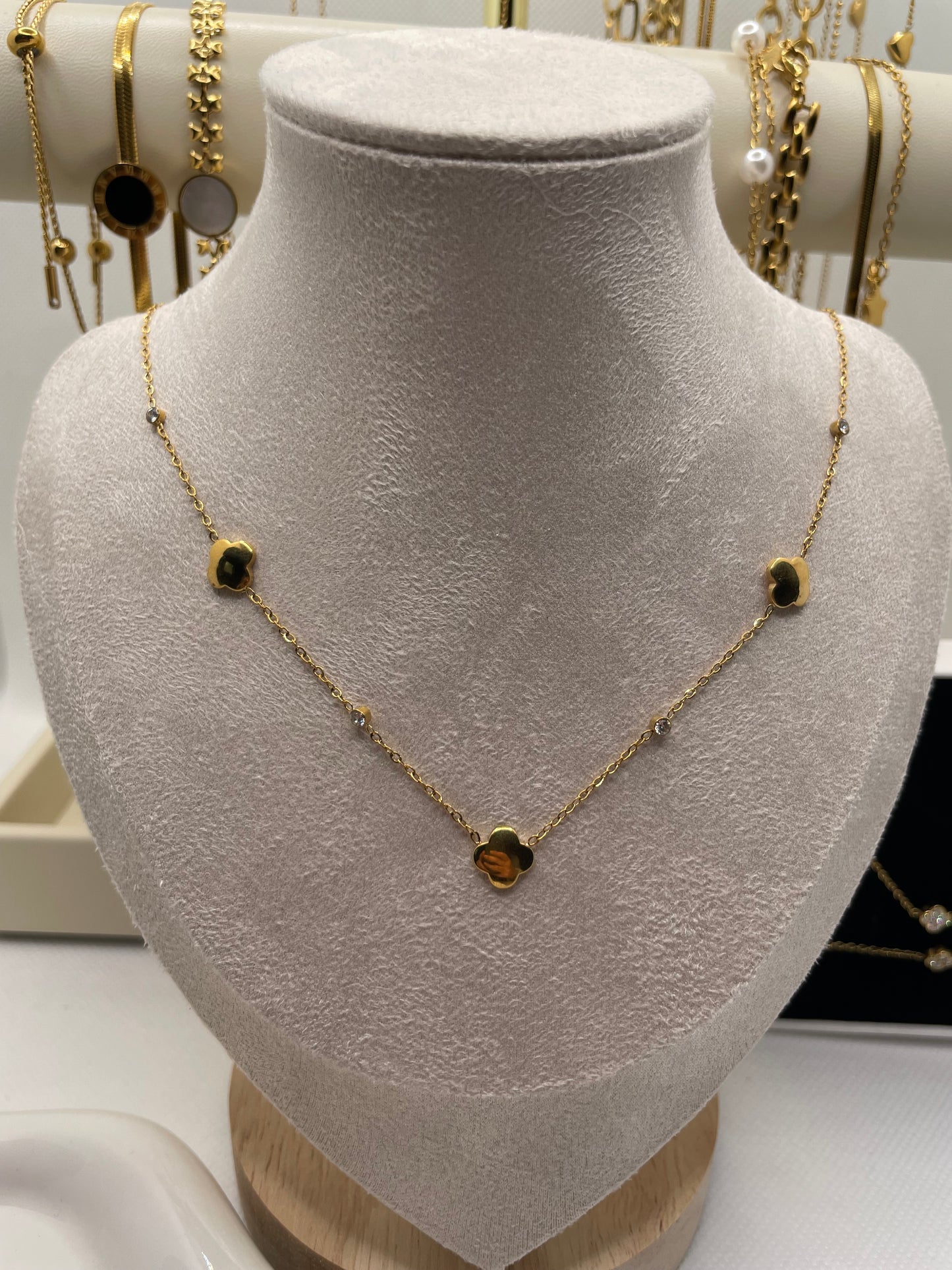 Lucky Flower Plate necklace