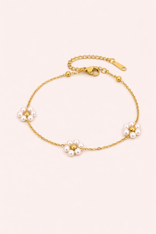 Dainty Three Daisy bracelet