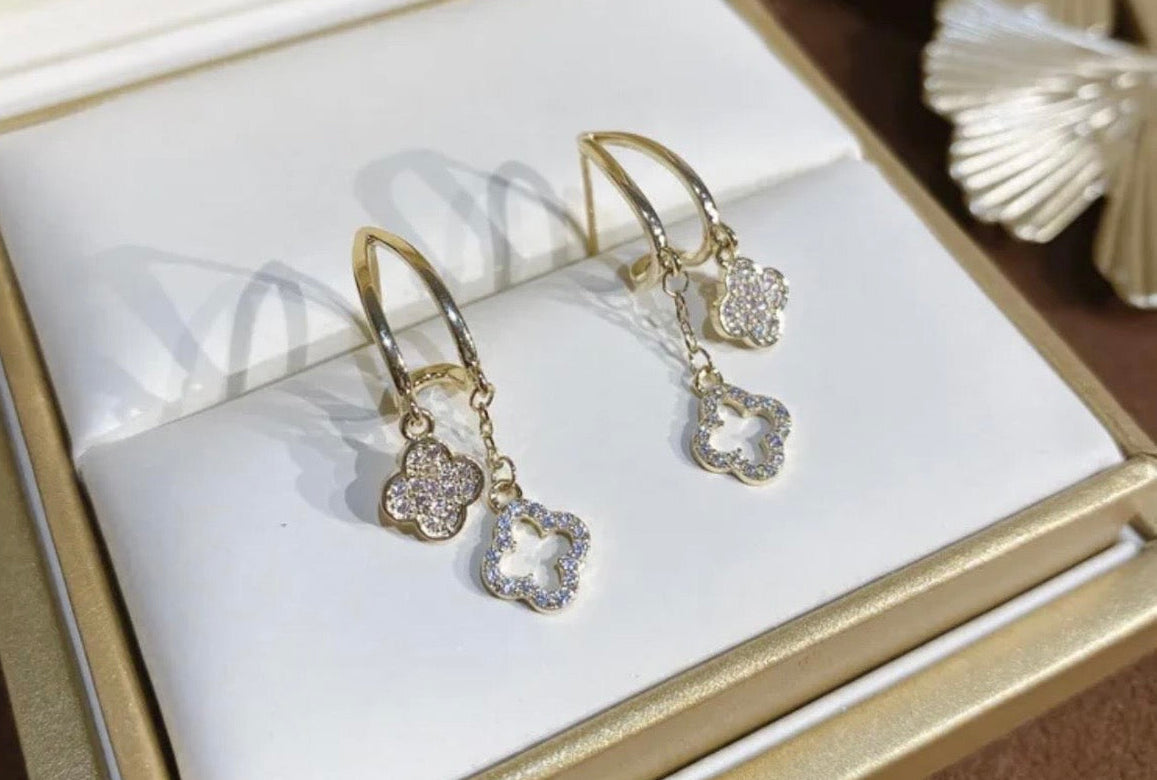 Clover Drop Hoops – Gold