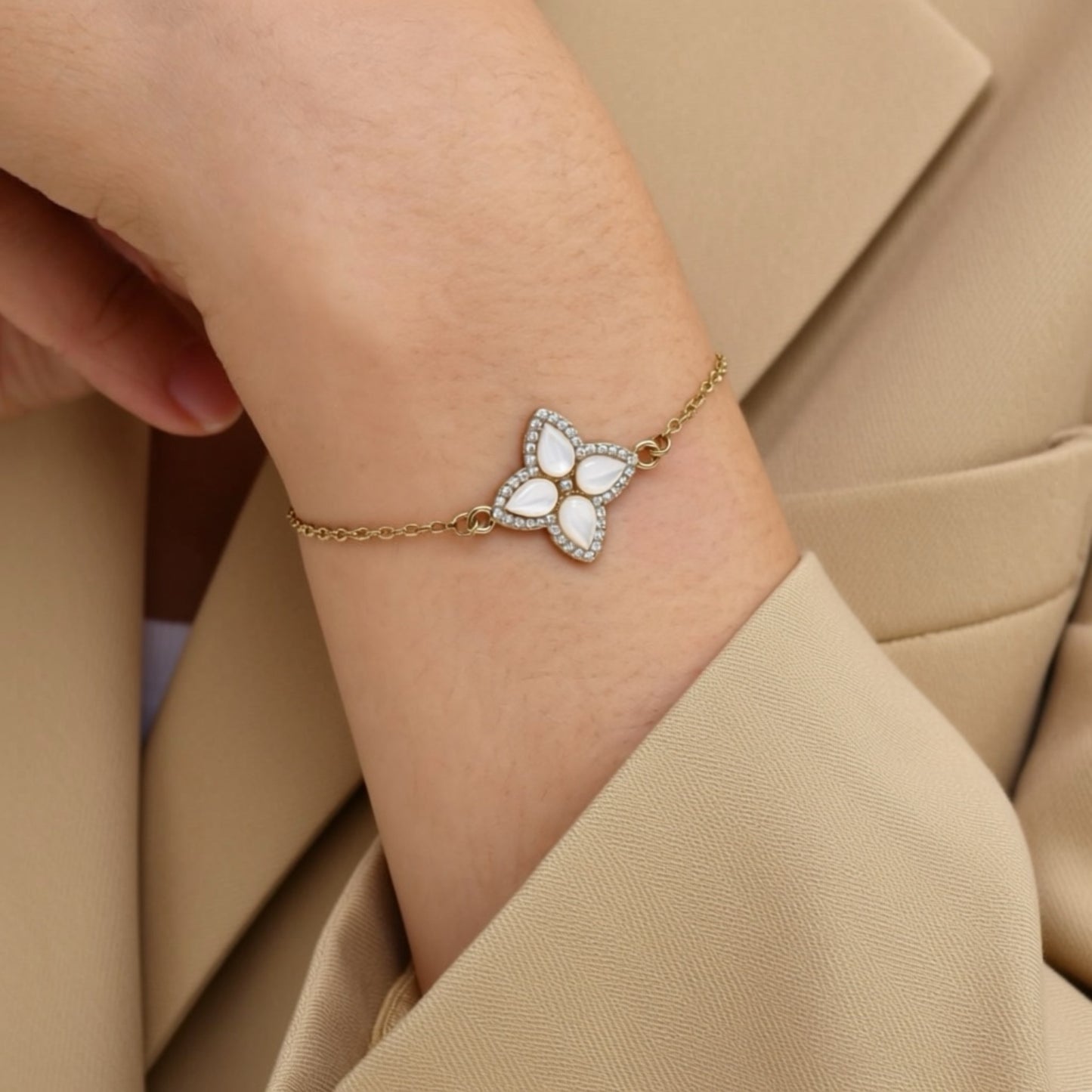 Nice Diamond Lucky Flower bracelet