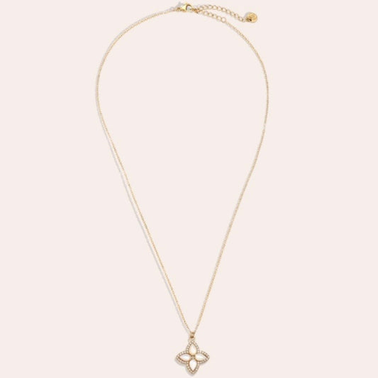 Nice Diamond Lucky Flower necklace