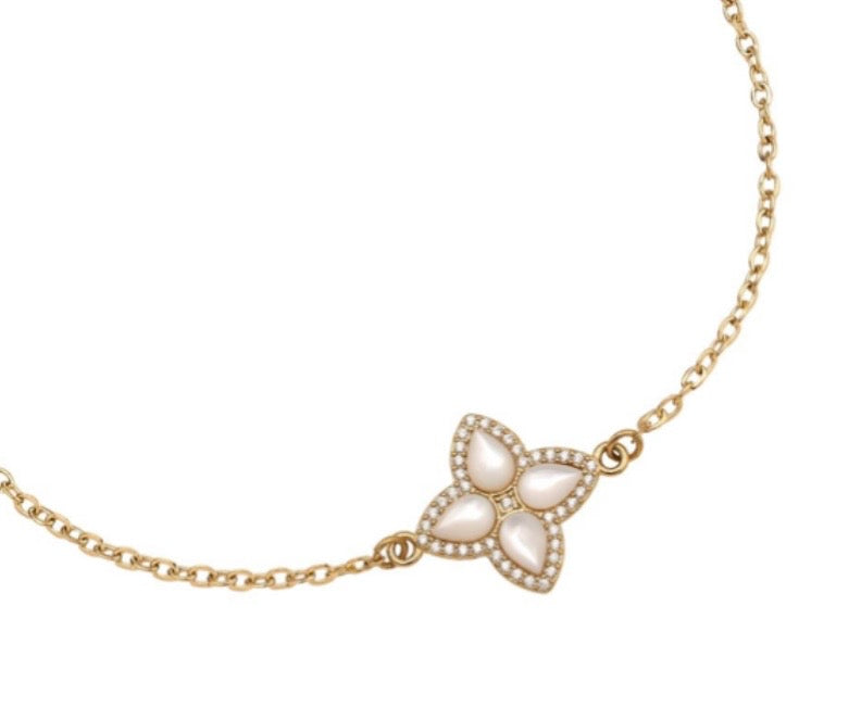 Nice Diamond Lucky Flower bracelet